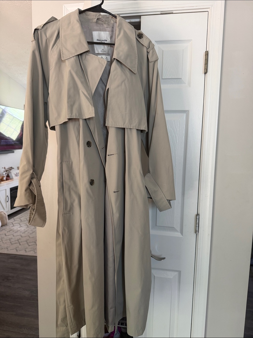 Abercrombie & Fitch Women's Trench Coat in Light Beige